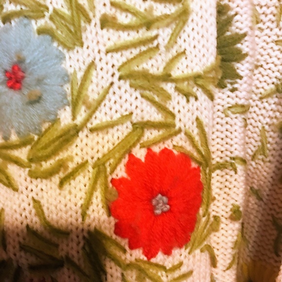 Vintage handcrafted embroidery embellished cardigan! 100% Wool - Picture 3 of 5